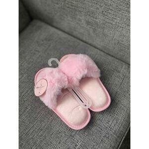 💗 FAO Schwarz “FAOabulous” Pink Plush Slippers – Size Large 💗